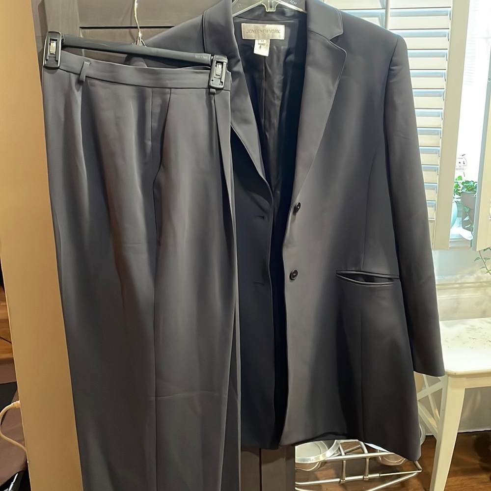 Jones New York Matching Pants Suit Set